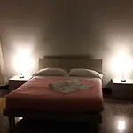 Check-inn Centro 3* جنوة