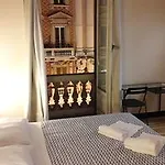 Check-inn Centro بيت ضيافة 3*