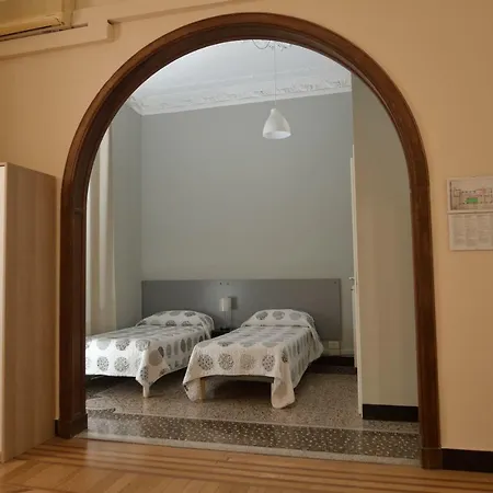 בית הארחה Check-inn Centro 3*