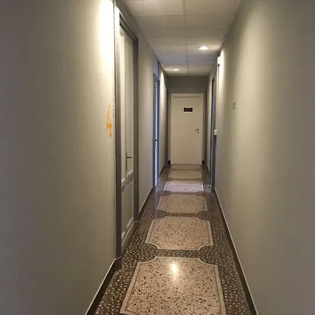 Check-inn Centro בית הארחה ג'נובה